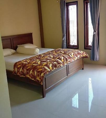 Andira home stay labuan bajo Exterior foto