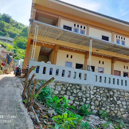 Andira home stay labuan bajo Exterior foto