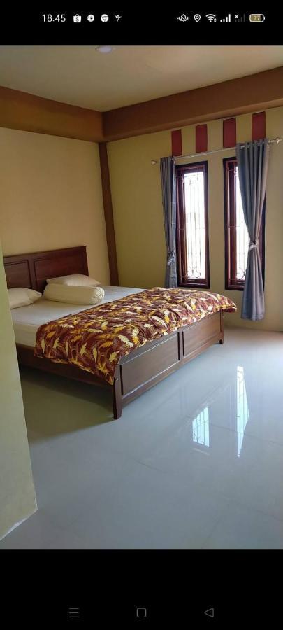 Andira home stay labuan bajo Exterior foto